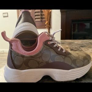 C270 Tech Runner, one used once.